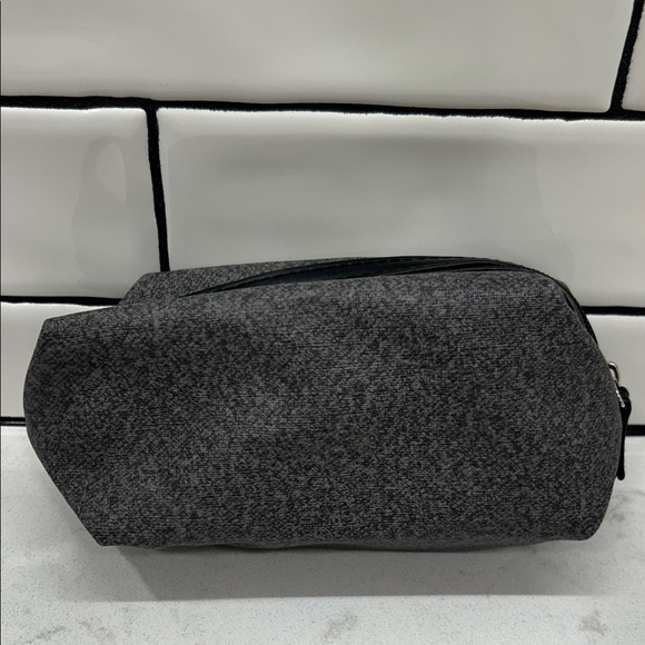 TUMI Charcoal Black Space Dye Toiletry Cosmetics Travel Bag - Picture 2 of 10